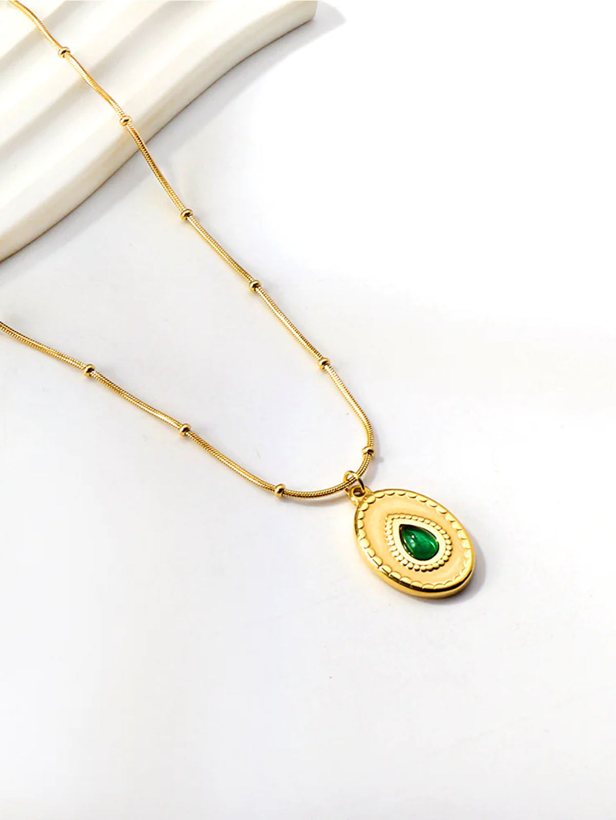 Round Green pendant necklace