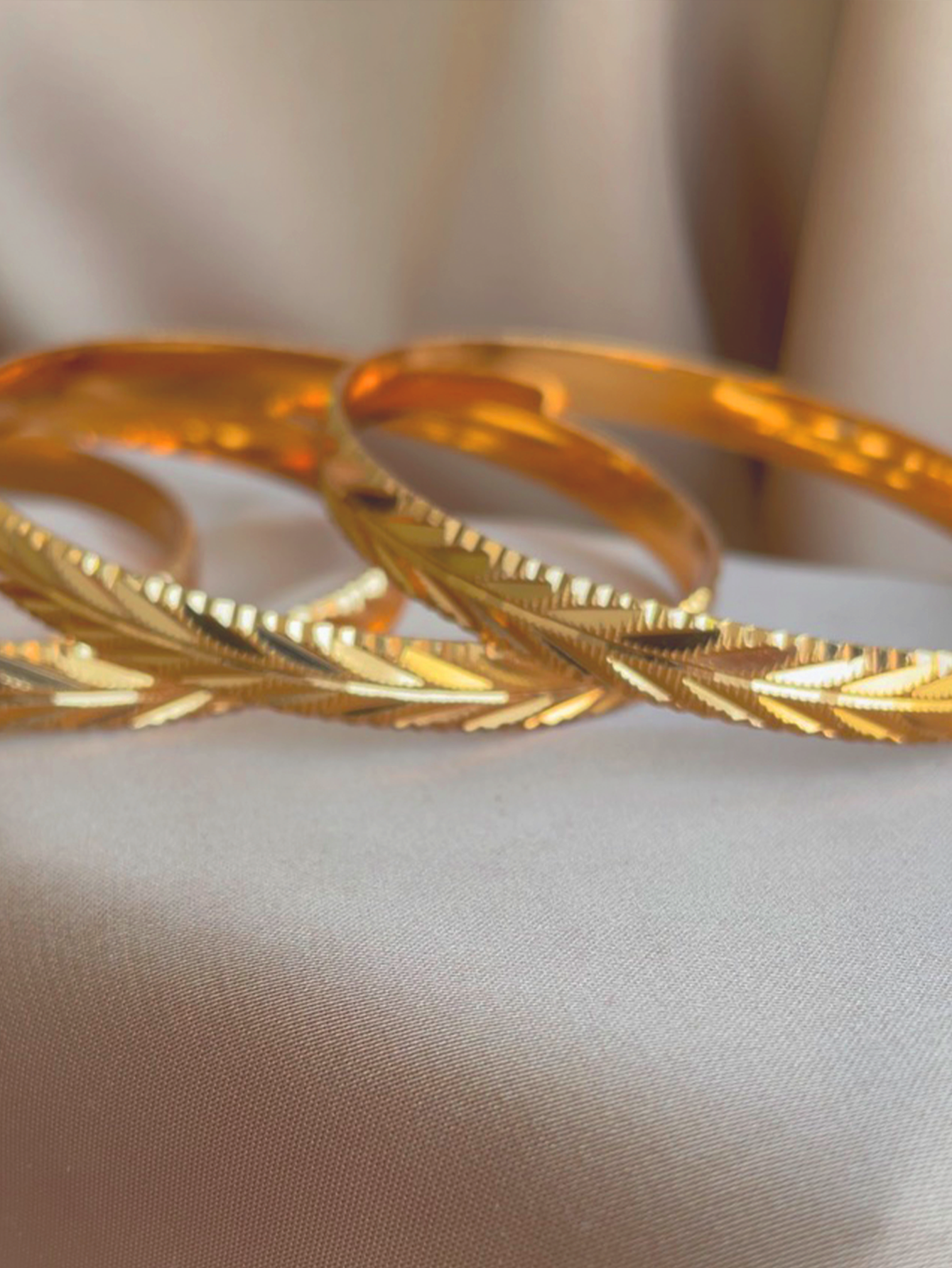 4pcs Minimalist Carved Bangle Set