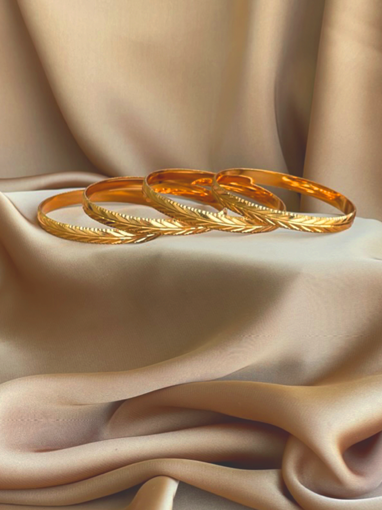 4pcs Minimalist Carved Bangle Set